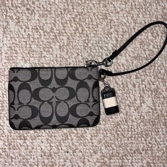 Coach wristlet - Picture 3 of 3